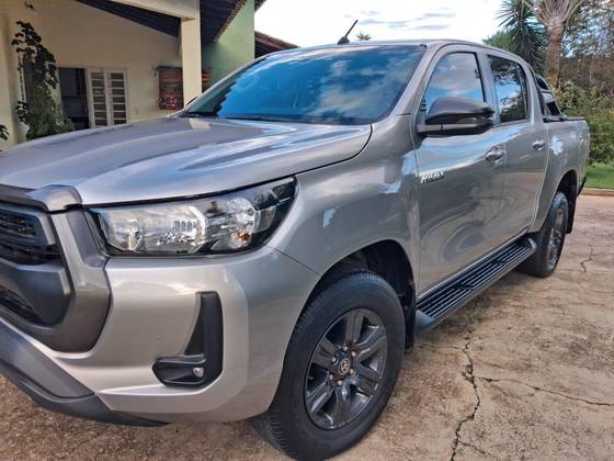 TOYOTA HILUX 2.8 D-4D TURBO DIESEL CD SR 4X4 AUTOMÁTICO